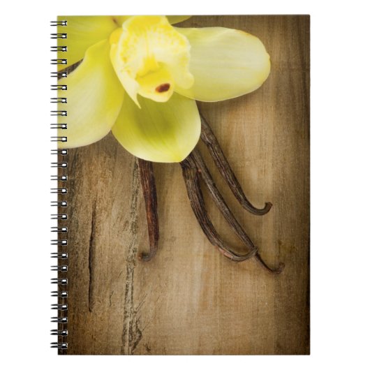 Vanilla Pods and Flower over Wooden Background Notitieboek (Voorkant)