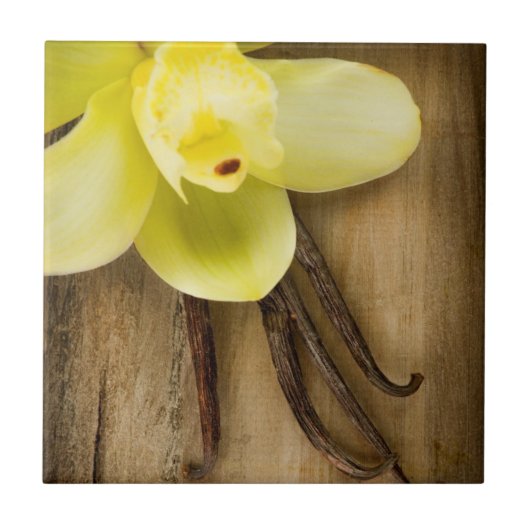 Vanilla Pods and Flower over Wooden Background Tegeltje (Voorkant)