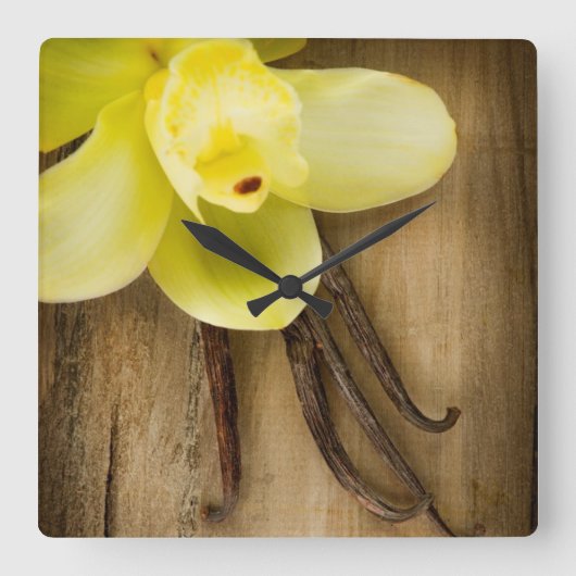 Vanilla Pods and Flower over Wooden Background Vierkante Klok (Voorkant)