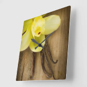 Vanilla Pods and Flower over Wooden Background Vierkante Klok (Hoek)