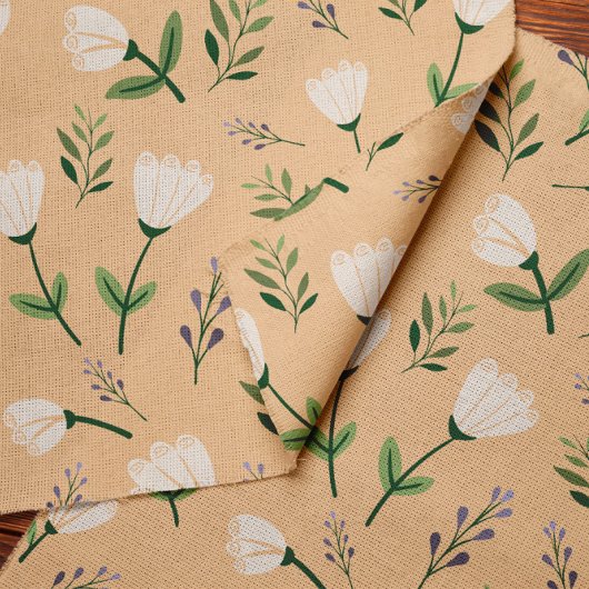 Vanille stof met zachte witte bloemen