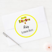 Vanuit de keuken van Retro Gele Aangepaste Sticker (Envelop)