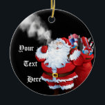 VAPE | Merry Vaping 2 kerstkerstkerstkerstman Keramisch Ornament<br><div class="desc">Pas dit Vaping Ornament aan - Geweldig kerstboomkleed,  aan de ene kant is Santa Vaping met een tas vol goodies,  inclusief vapuitrusting - aan de andere kant staat Merry Vaping Kerstmis met de A in Vaping a Santa hat,  versierd met een snoepriet,  en aan de andere kant een heilige</div>