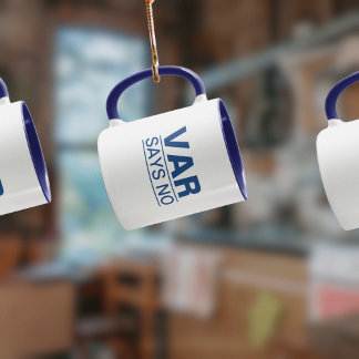 "VAR zegt nee" (blauw ontwerp) Funny Football Mok