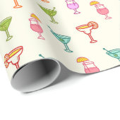 variëteit aan cocktails op geel verpakkingspapier cadeaupapier (Rol Hoek)