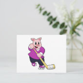 Varken bij ijshockey met ijshockeystick briefkaart (Staand voorkant)
