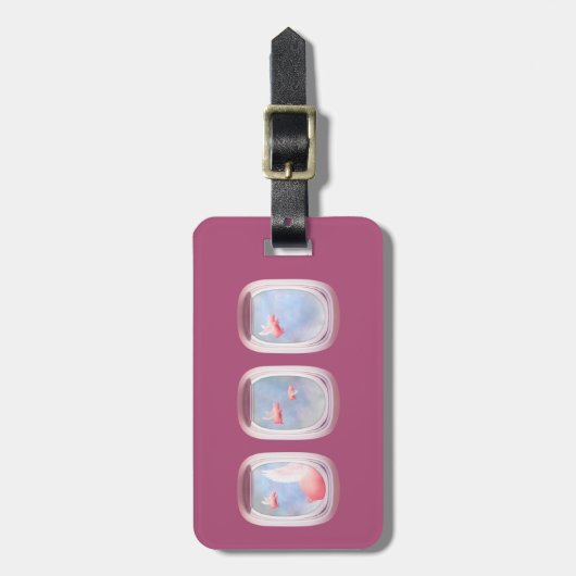 Varkens die langs het raam van een vliegtuig vlieg bagagelabel (Voorkant verticaal)