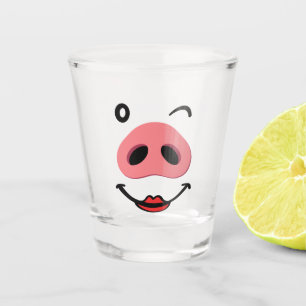 Varkensneus blij gezicht. Neus van een varken. Shot Glas