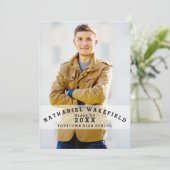 Varsity Afstudeerder | Zwarte tekst Fotogradatie P Kaart (Staand voorkant)