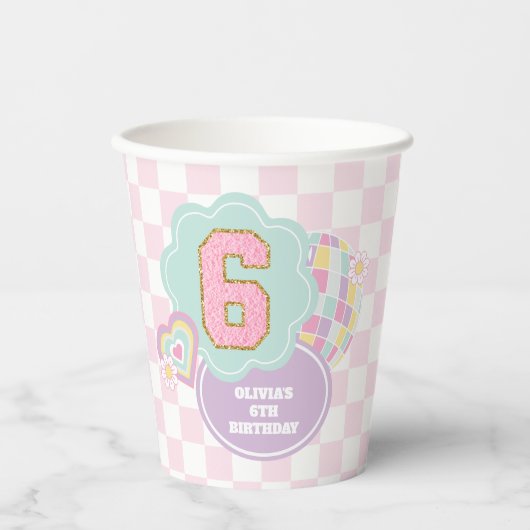 Varsity preppy pastel patch 6de verjaardag papieren bekers (Voorkant)