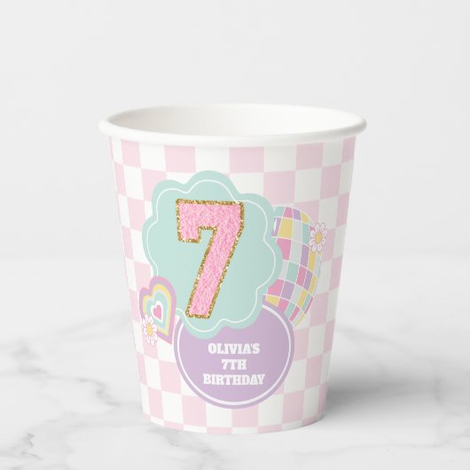 Varsity preppy pastel patch 7de verjaardag papieren bekers (Voorkant)