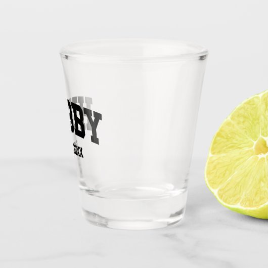 Varsity Style Hubby Est. Minimale jaarminimalisati Shot Glas (Rechts)
