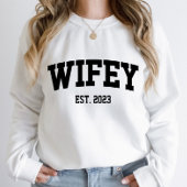 Varsity Style Wifey Est. Minimale jaarminimalisati Trui