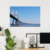 Vasco da Gama Bridge over de Taag in Lissabon Poster (Thuiskantoor)