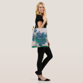 Vase met Irises, Van Gogh Tote Bag (Op model)