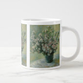 Vase van bloemen door Claude Monet Grote Koffiekop (Rechts)