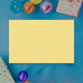 vast geel tissuepapier