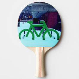 Vastgelopen in sneeuw tafeltennisbatje