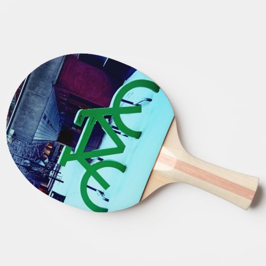 Vastgelopen in sneeuw tafeltennisbatje (Zijkant)