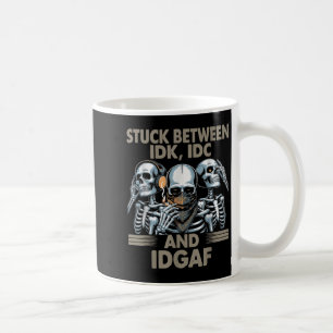 Vastgelopen tussen IDK, I en IDGAF, grappig skelet Koffiemok