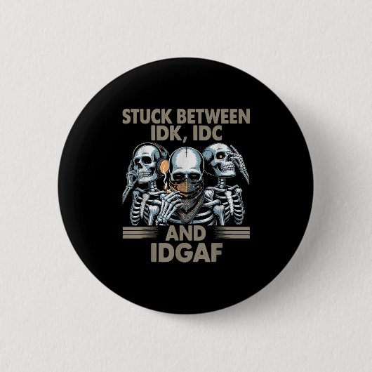 Vastgelopen tussen IDK, I en IDGAF, grappig skelet Ronde Button 5,7 Cm (Voorkant)