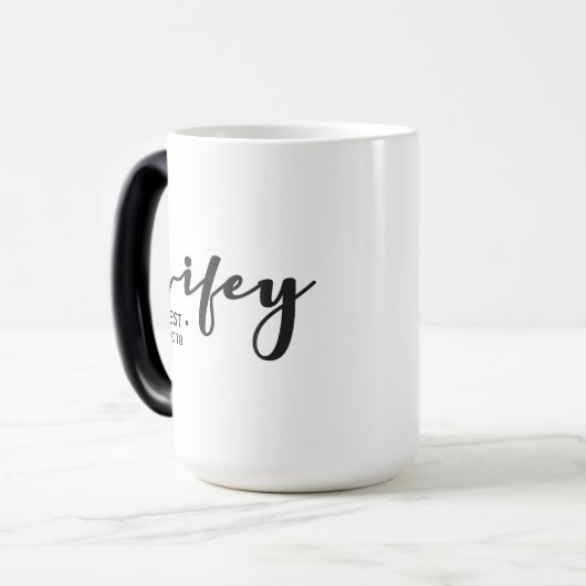 Vastgesteld jaar Gepersonaliseerd Wifey script mod Magische Mok (Voorkant links)