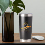Vastgoedbedrijf Gold House Logo Custom Realtor Geïsoleerde Drinkbeker<br><div class="desc">Deze chique waterfles van het vastgoedbedrijf is op maat gemaakt met uw naam van het vastgoedbedrijf en de agent. Deze elegante gouden marketingartikelen zijn voorzien van een huis met een windvaan op de bovenkant en strakke rondingen eronder. Personaliseer dit moderne relatiegeschenk met uw eigen informatie. Houd logo of vervang door...</div>