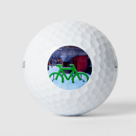 Vastzitten in de sneeuw golfballen