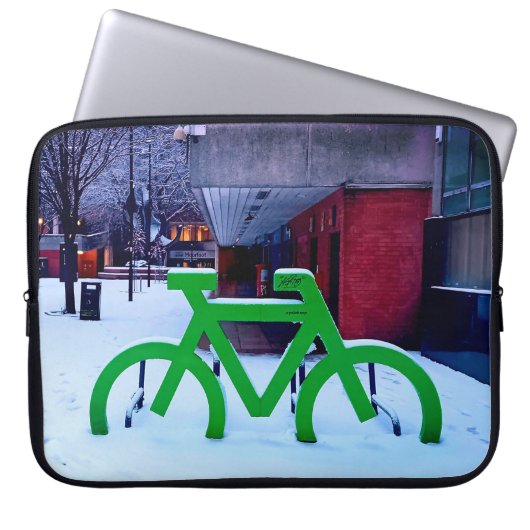 Vastzitten in de sneeuw laptop sleeve (Voorkant)