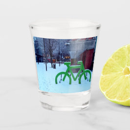 Vastzitten in de sneeuw shot glas