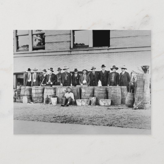 Vaten illegale drank, 1922 briefkaart (Voorkant)