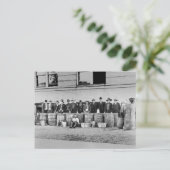 Vaten van Bootleg Liquor, 1922 Briefkaart (Staand voorkant)