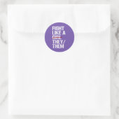 Vecht als een they them ronde sticker (Tas)