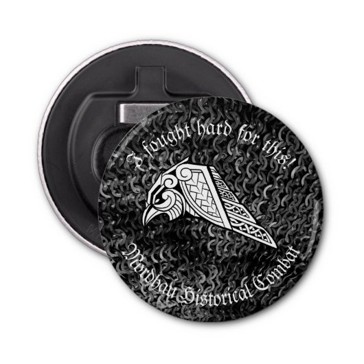 Vecht hard, verdien het Mordhau Button Flesopener (Voorkant)