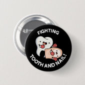 Vechttand en nagel Grappige boksen puns donker BG Ronde Button 5,7 Cm (Voorkant /achterkant)