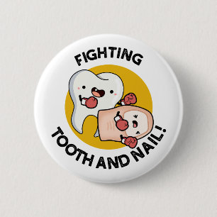 Vechttand en nagel Grappige boksen puns Ronde Button 5,7 Cm