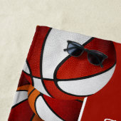 Veel basketballen atleet naam rood wit strandlaken (In situ)