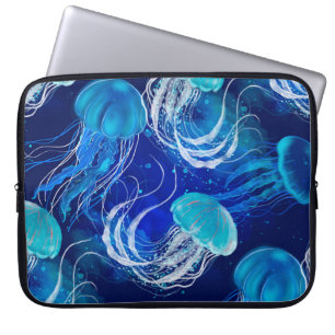 Veel blauwe kwallen zwemmen onder water. Slijpen Laptop Sleeve