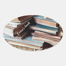 Veel boeken op een oude stoel ex-libris ovale sticker