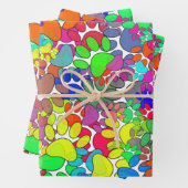 Veel dog verfdrukken overal inpakpapier vel (In situ)