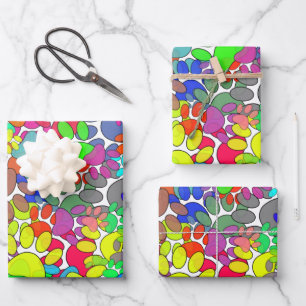 Veel dog verfdrukken overal inpakpapier vel