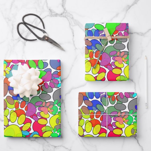 Veel dog verfdrukken overal inpakpapier vel (Voorkant)