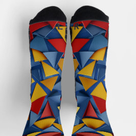 Veel driehoeken in rood, geel en blauw sokken