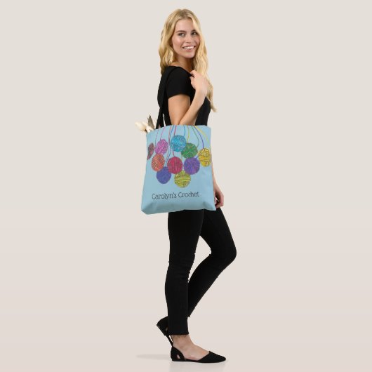 Veel gepersonaliseerde kleurenballen van garen, ha tote bag (Op model)