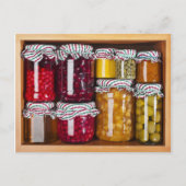 Veel glazen flessen met conserven briefkaart (Voorkant)
