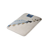 Veel katten op een witte trap in een Grieks dorp Badmat (Gekanteld)