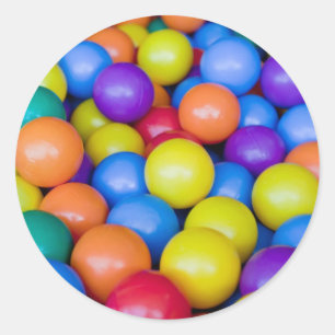 Veel kleurrijke plastic ballen ronde sticker