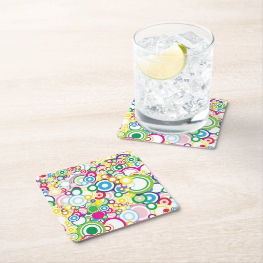 Veel levendige cirkels kartonnen onderzetters (Insitu)