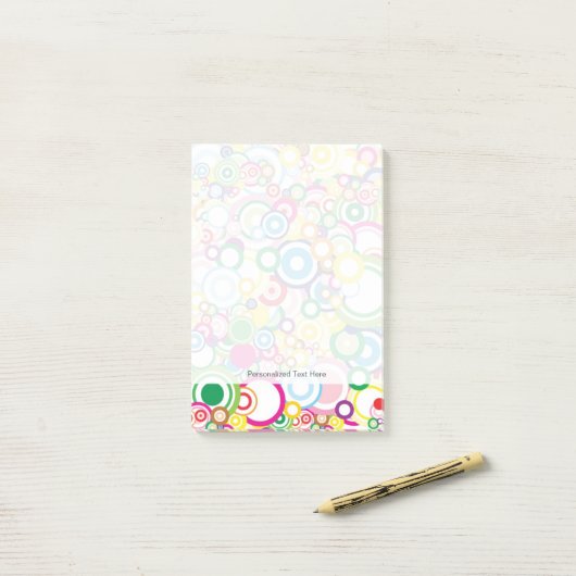 Veel levendige cirkels post-it® notes (Op bureau)