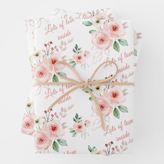 Veel liefde in Roos die papierbladen verpakt Inpakpapier Vel (In situ)